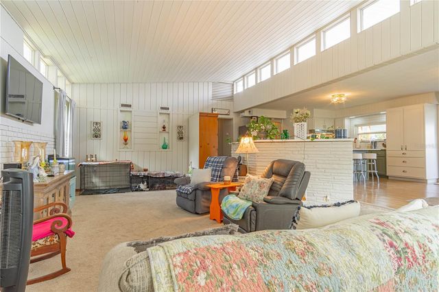 897 CR 454, Lake Panasoffkee, FL 33538