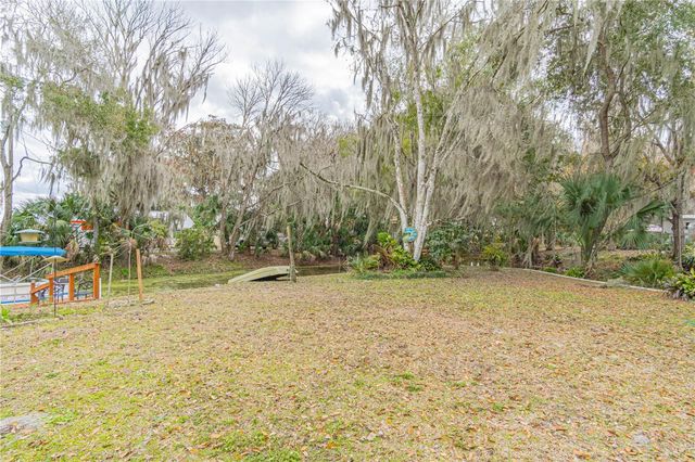 897 CR 454, Lake Panasoffkee, FL 33538