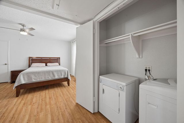 6456 Bayou Glen Road, Houston, TX 77057