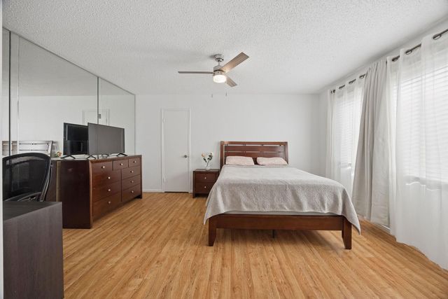 6456 Bayou Glen Road, Houston, TX 77057