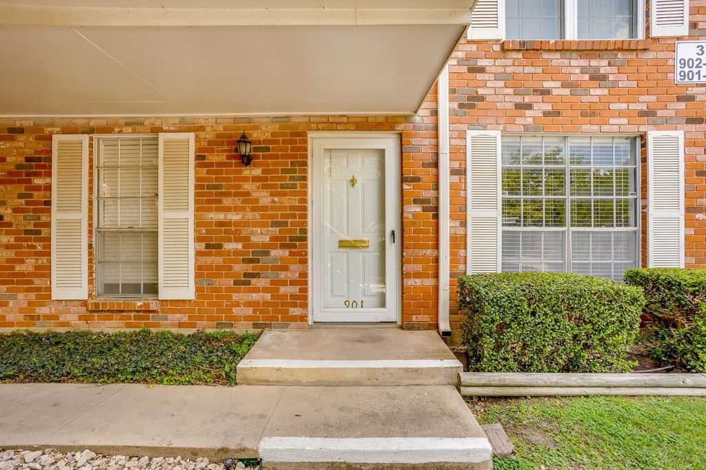 901 Roaring Springs Road, Fort Worth, TX 76114 — exterior