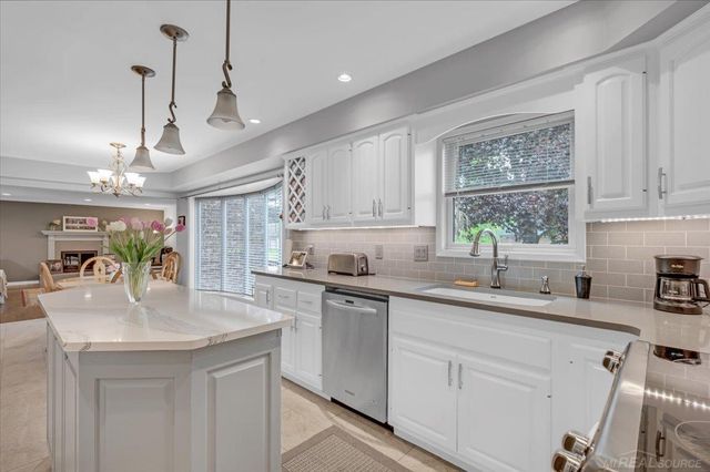 55767 Sandy Lane, Shelby Twp, MI 48316