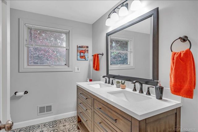 55767 Sandy Lane, Shelby Twp, MI 48316