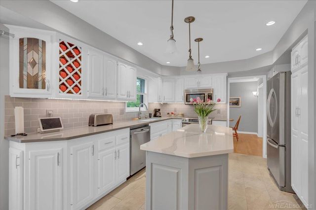 55767 Sandy Lane, Shelby Twp, MI 48316