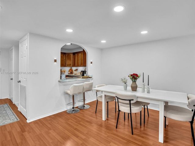 3675 N Country Club Dr 410, Aventura, FL 33180