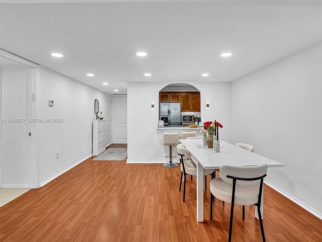 3675 N Country Club Dr 410, Aventura, FL 33180