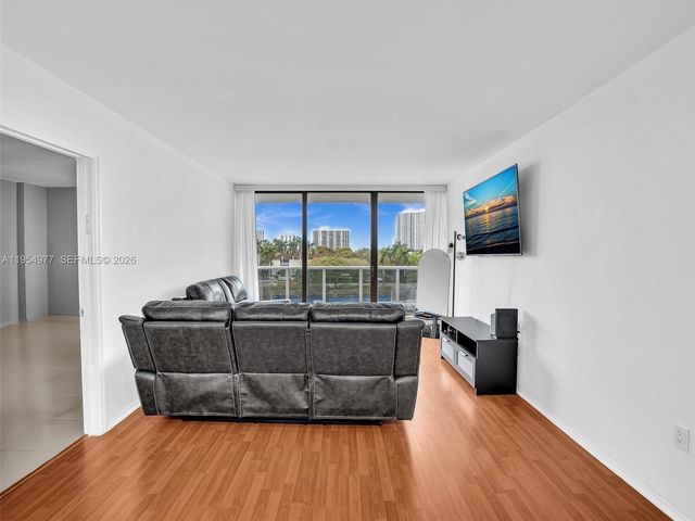 3675 N Country Club Dr 410, Aventura, FL 33180