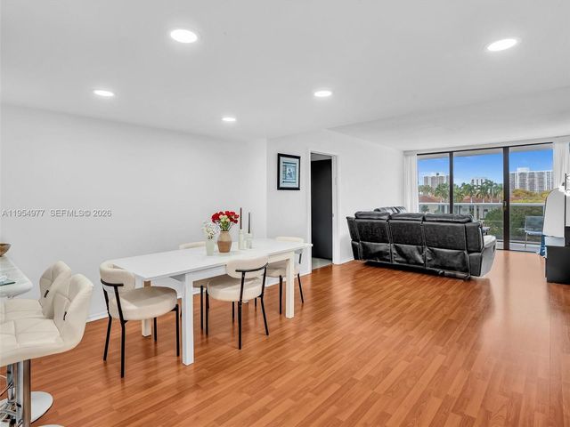 3675 N Country Club Dr 410, Aventura, FL 33180