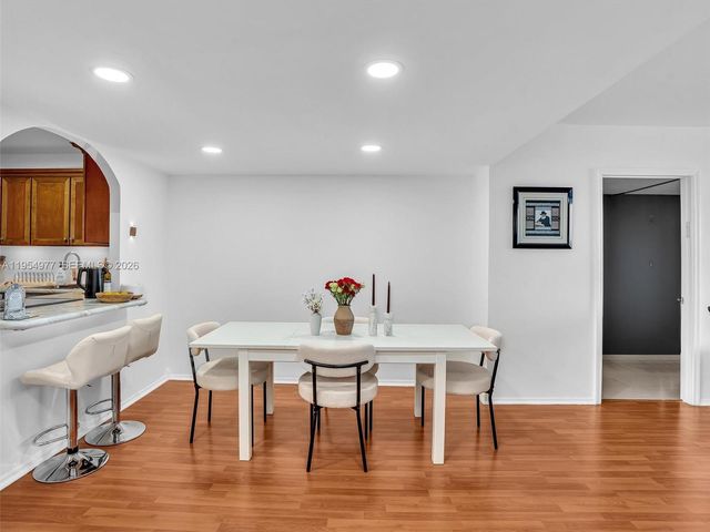 3675 N Country Club Dr 410, Aventura, FL 33180