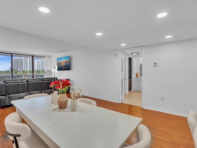 3675 N Country Club Dr 410, Aventura, FL 33180