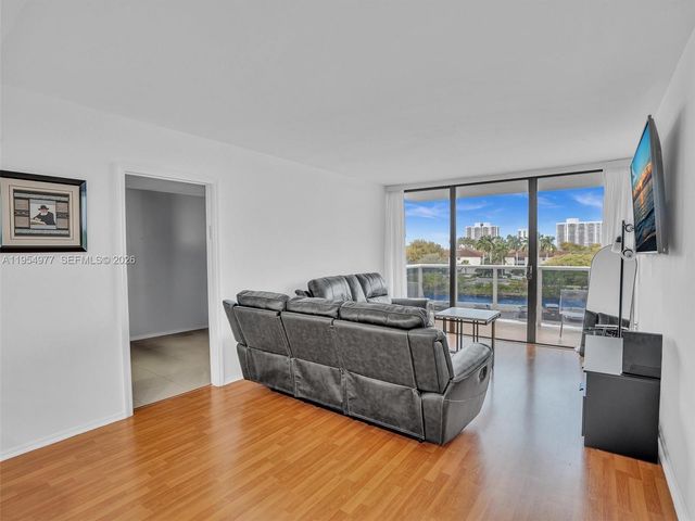 3675 N Country Club Dr 410, Aventura, FL 33180