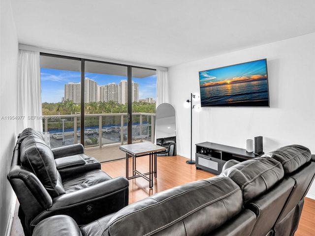 3675 N Country Club Dr 410, Aventura, FL 33180