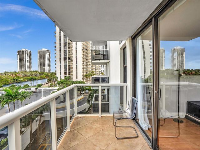 3675 N Country Club Dr 410, Aventura, FL 33180