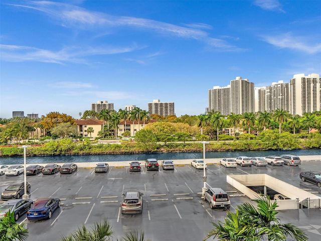 3675 N Country Club Dr 410, Aventura, FL 33180