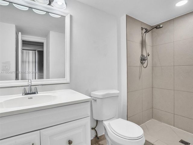 3675 N Country Club Dr 410, Aventura, FL 33180