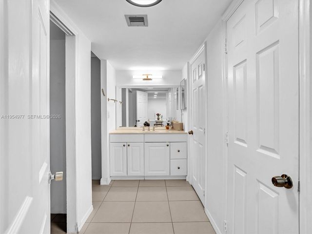 3675 N Country Club Dr 410, Aventura, FL 33180