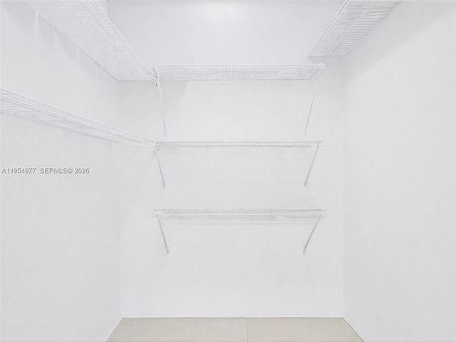 3675 N Country Club Dr 410, Aventura, FL 33180