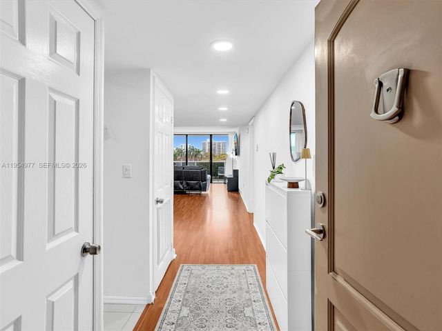 3675 N Country Club Dr 410, Aventura, FL 33180