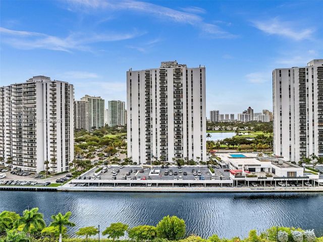 3675 N Country Club Dr 410, Aventura, FL 33180