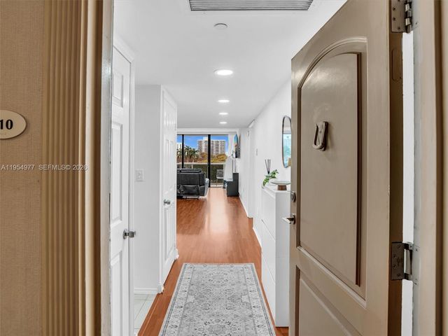 3675 N Country Club Dr 410, Aventura, FL 33180