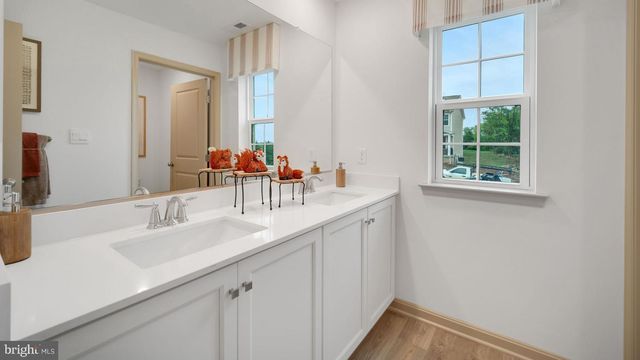 100 AMBER LN, York, PA 17404