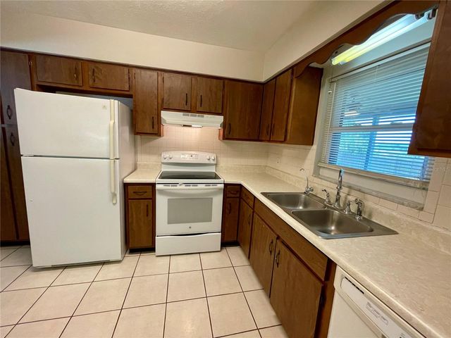 6112 E 112TH AVENUE, Temple Terrace, FL 33617