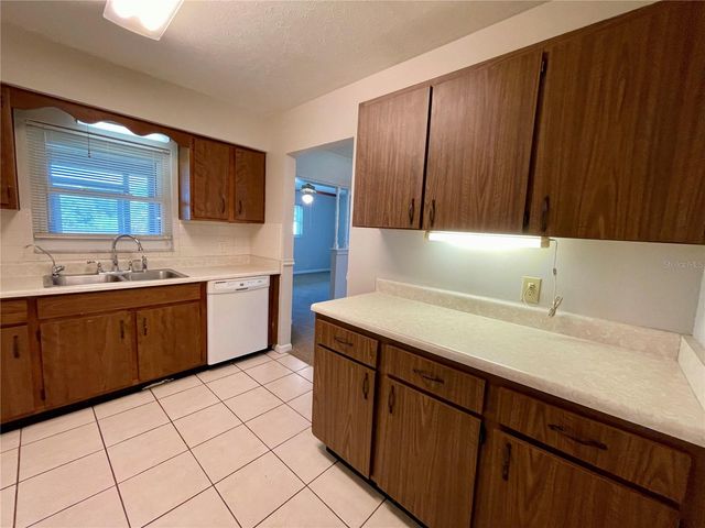 6112 E 112TH AVENUE, Temple Terrace, FL 33617