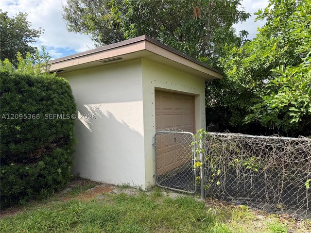 1819 N 51st Ave, Hollywood, FL 33021