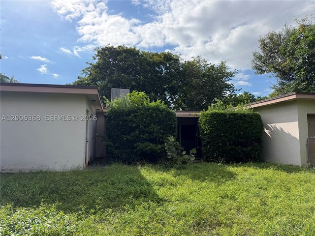 1819 N 51st Ave, Hollywood, FL 33021