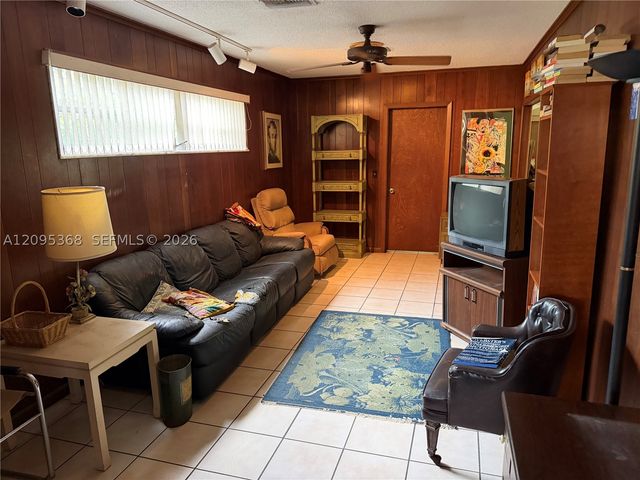 1819 N 51st Ave, Hollywood, FL 33021