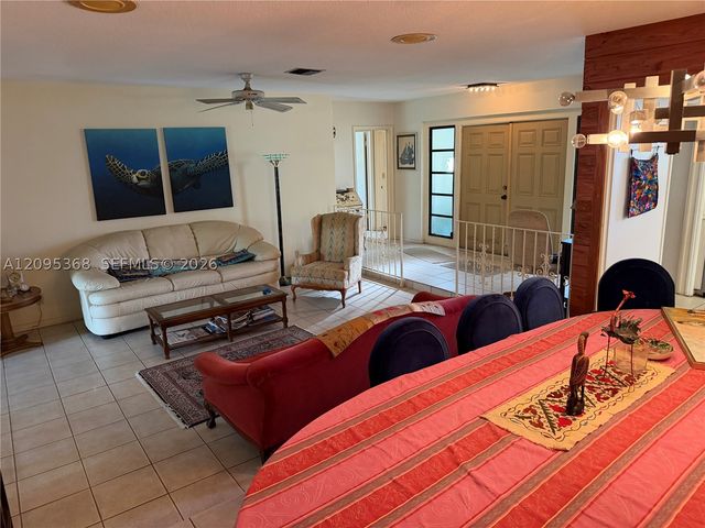 1819 N 51st Ave, Hollywood, FL 33021