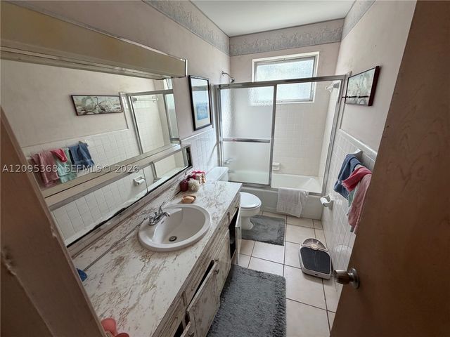 1819 N 51st Ave, Hollywood, FL 33021