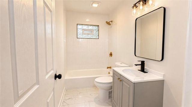 9425 E 67th Terrace, Raytown, MO 64133