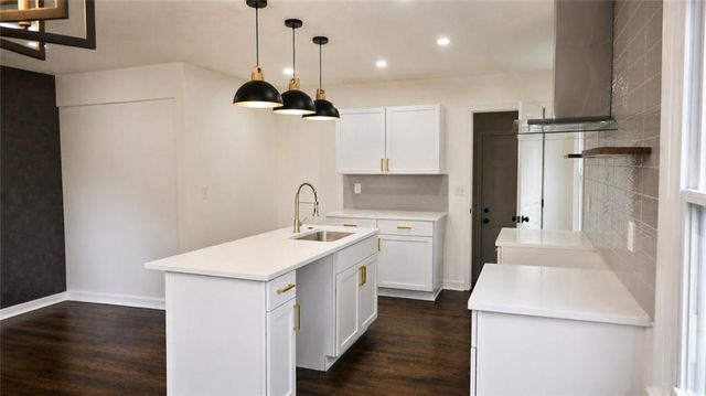 9425 E 67th Terrace, Raytown, MO 64133