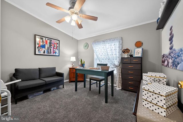 102 DAISY LN, Royersford, PA 19468