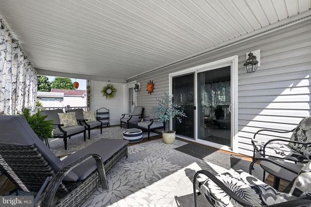 102 DAISY LN, Royersford, PA 19468