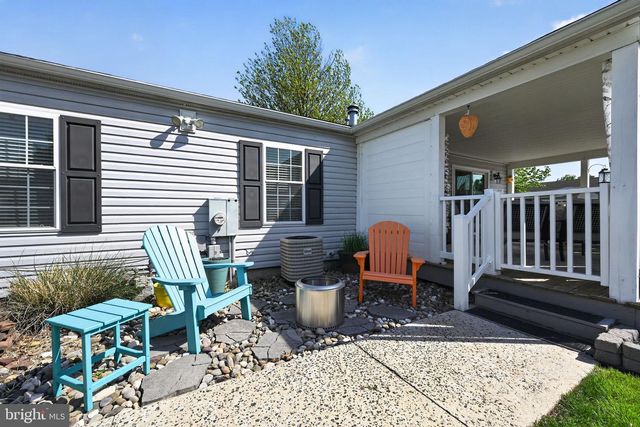 102 DAISY LN, Royersford, PA 19468
