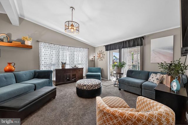 102 DAISY LN, Royersford, PA 19468