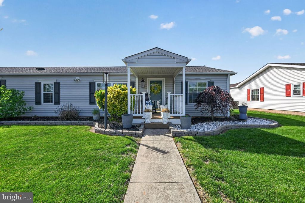 102 DAISY LN, Royersford, PA 19468