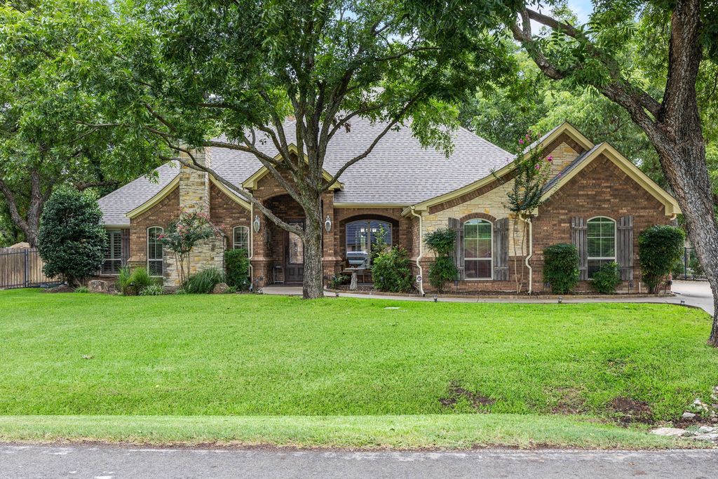 8821 Ravenswood Road, Granbury, TX 76049