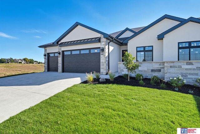 7948 S 43rd Street, Lincoln, NE 68516