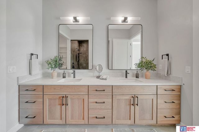 7948 S 43rd Street, Lincoln, NE 68516