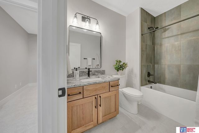 7948 S 43rd Street, Lincoln, NE 68516