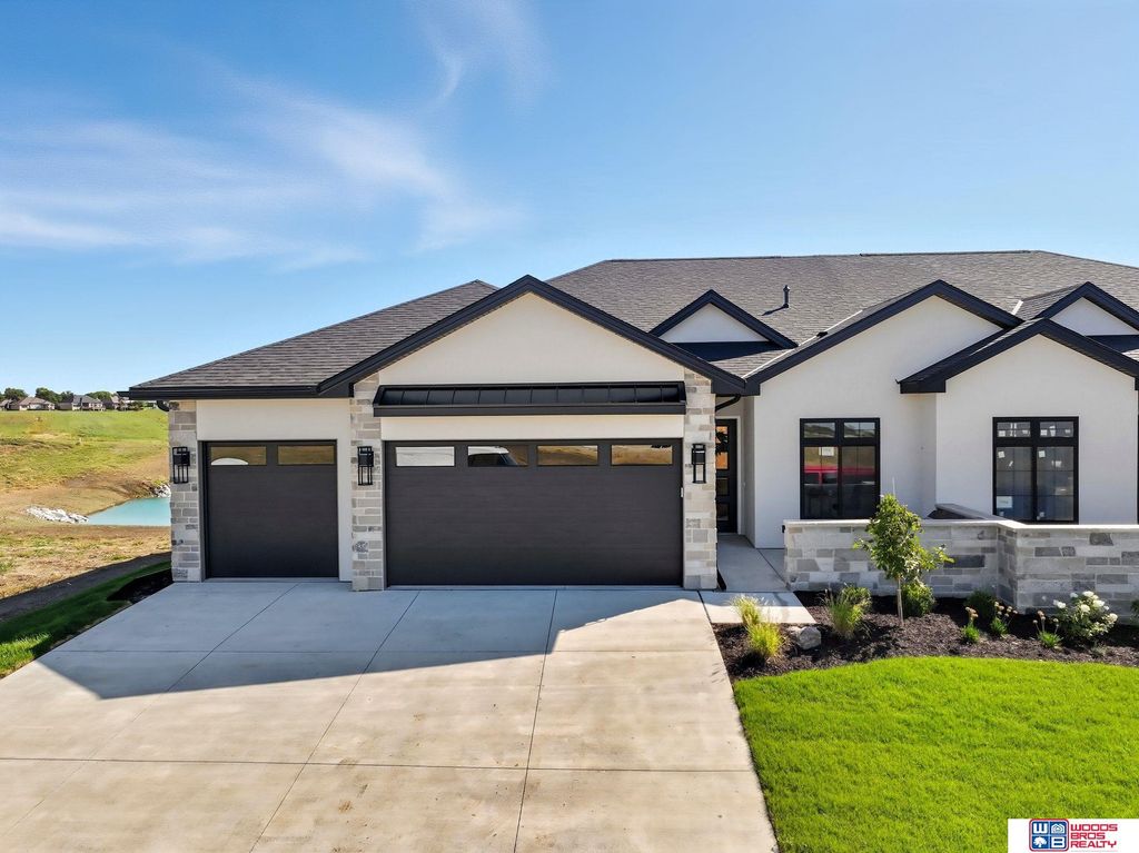 7948 S 43rd Street, Lincoln, NE 68516