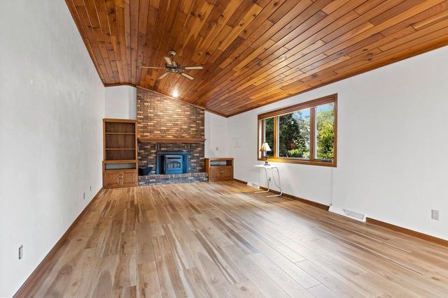 28 GREVES COURT, Appleton, WI 54914