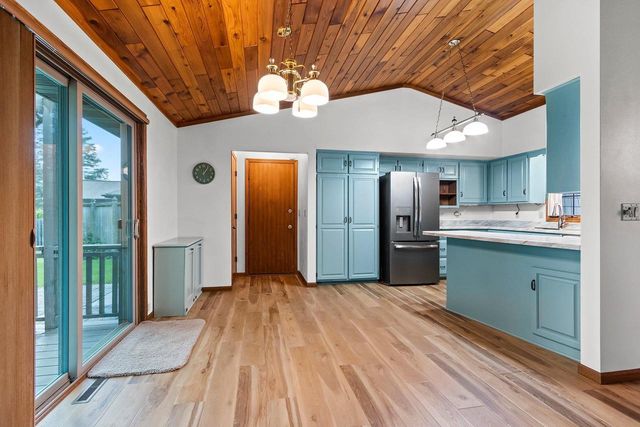 28 GREVES COURT, Appleton, WI 54914