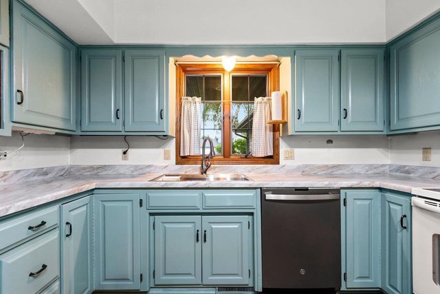 28 GREVES COURT, Appleton, WI 54914