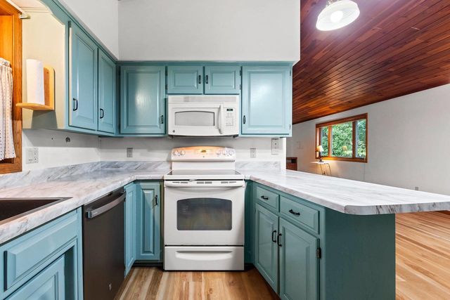 28 GREVES COURT, Appleton, WI 54914