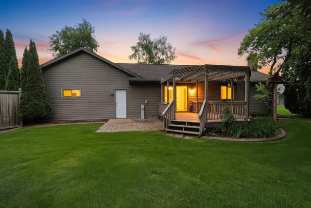 28 GREVES COURT, Appleton, WI 54914