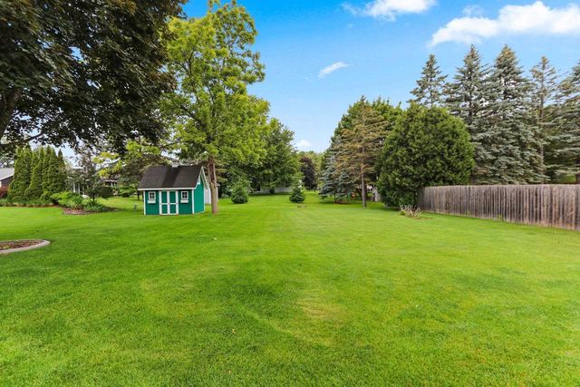 28 GREVES COURT, Appleton, WI 54914